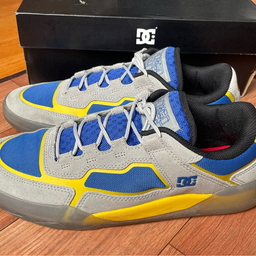 DC Metric × Hongo - Leather Shoes for Men (Gray/Blue/Yellow color)